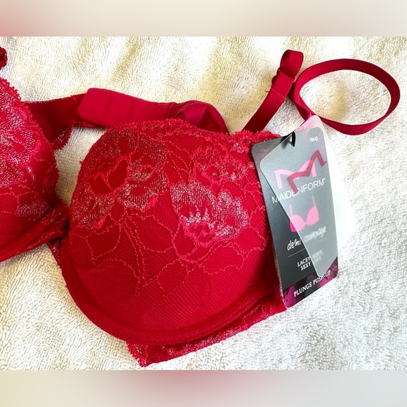 Maidenform Plunge Push-Up Lace Bra - Picture 2 of 6